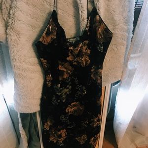 ⭐️ Cute suede, black floral dress ⭐️